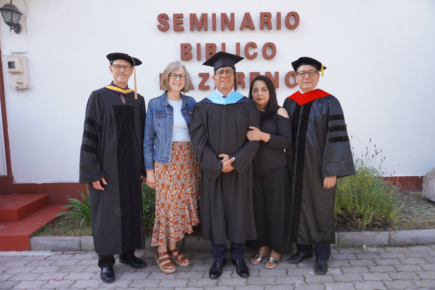 Familia y docentes en la graduación del SBN